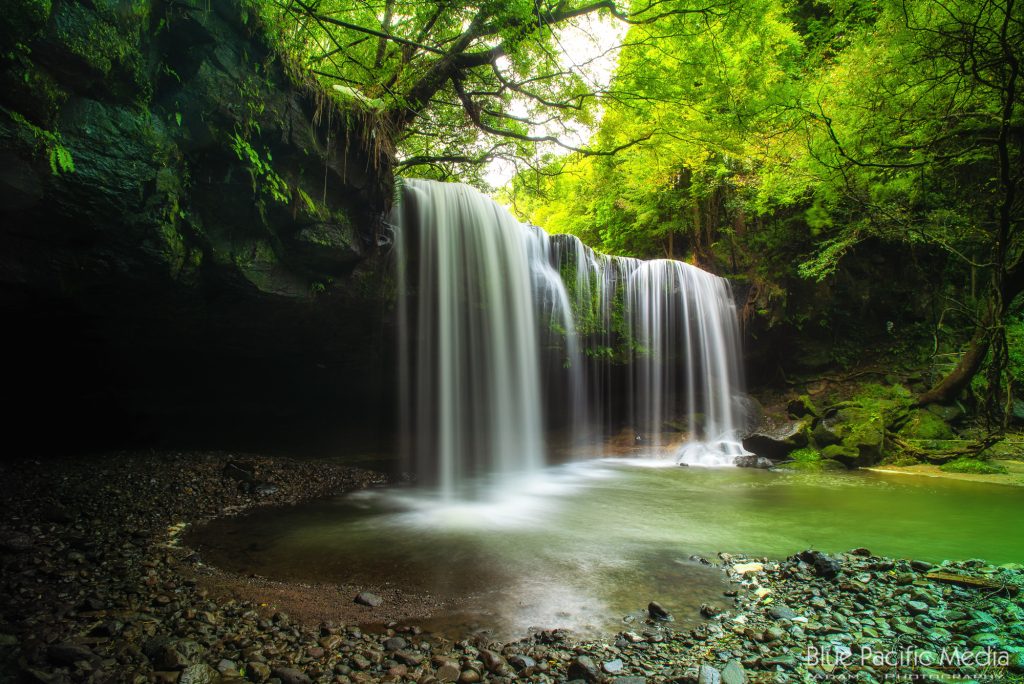 Japan's most beautiful waterfalls : Nabegataki, Kumamoto Japan